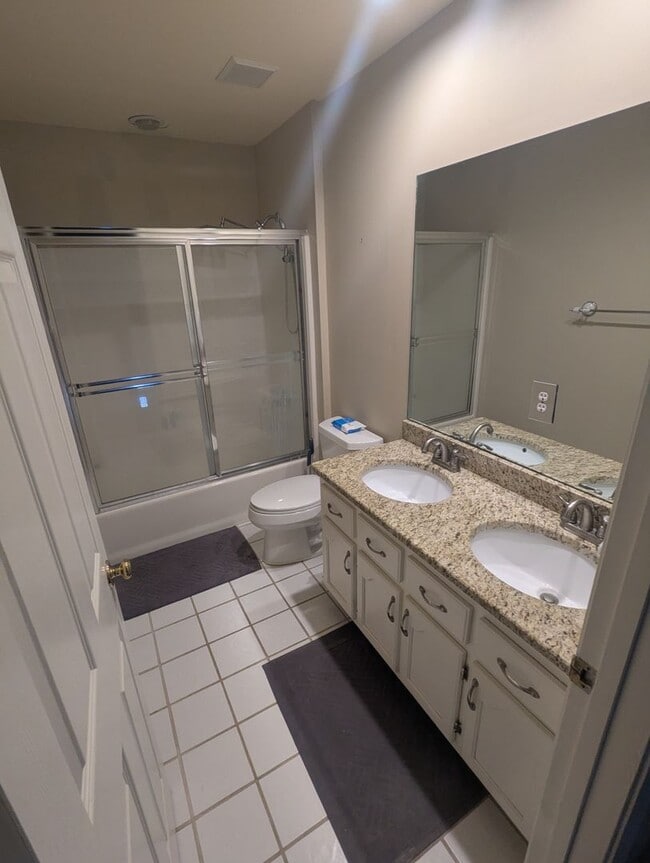 Building Photo - Spacious 4 bedroom 3.5 bath Home in Mallard Creek