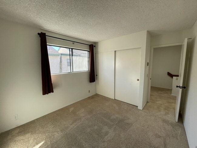 Building Photo - 8722 Villa La Jolla Dr