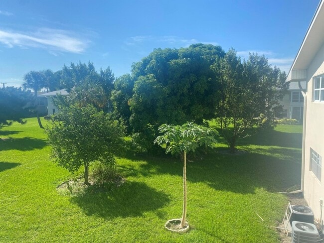 Building Photo - 39 Easthampton B