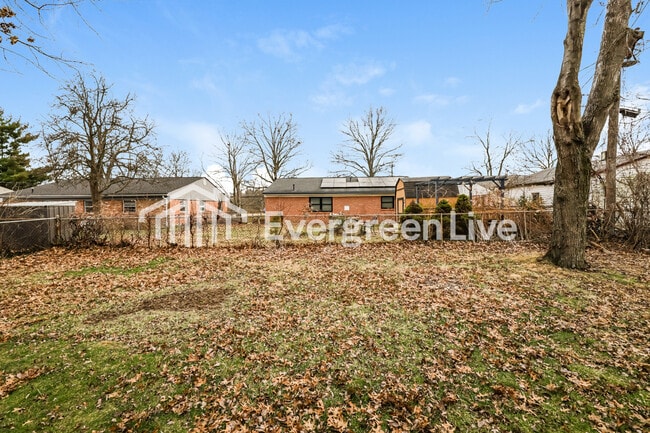 Building Photo - 5679 Tall Oaks Dr