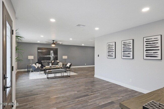 Building Photo - 8444 E Bonita Dr