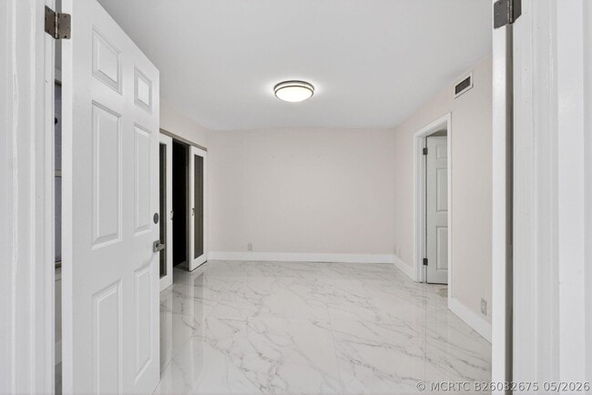 Building Photo - 3901 S Flagler Dr