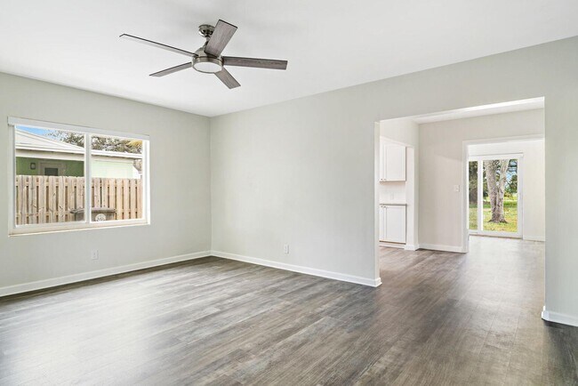 Building Photo - 1205 Longwood St