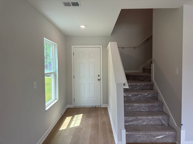 Building Photo - 207 Chime Creek Dr