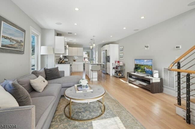 Building Photo - 66 Church St