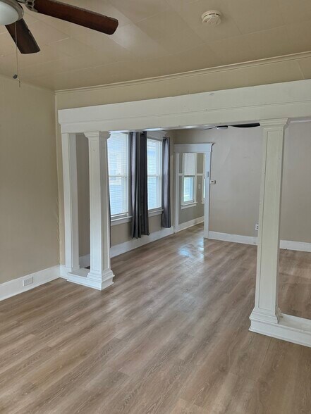 Building Photo - 813 Campbell Ave