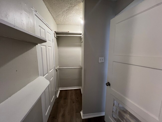 Building Photo - 2 bed 1 bath in Huntsville AL