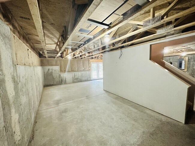Building Photo - 180 Hollis Rd