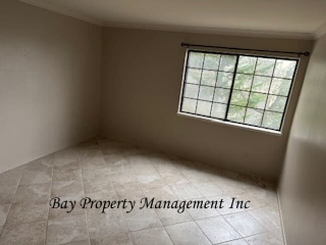 Building Photo - Beautiful Del Rey Oaks condo!