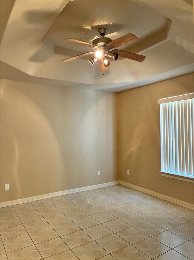 Building Photo - 1206 S Palm Dr