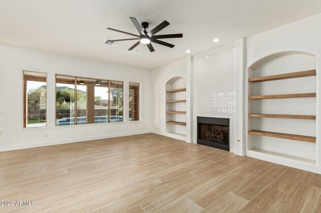 Building Photo - 13761 E Lupine Ave