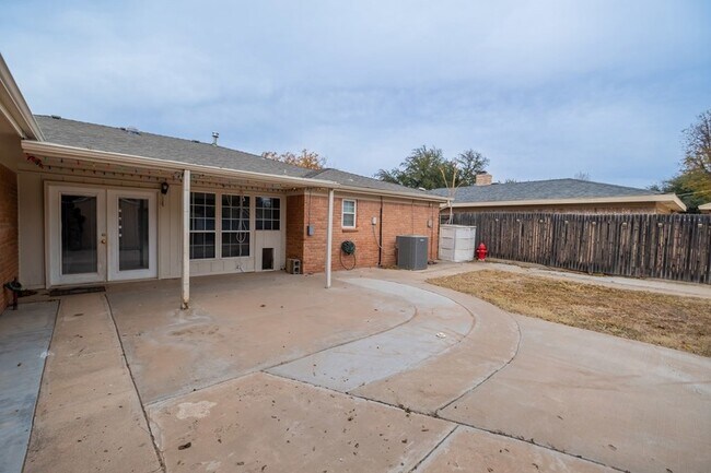 Building Photo - 2821 Metz Dr