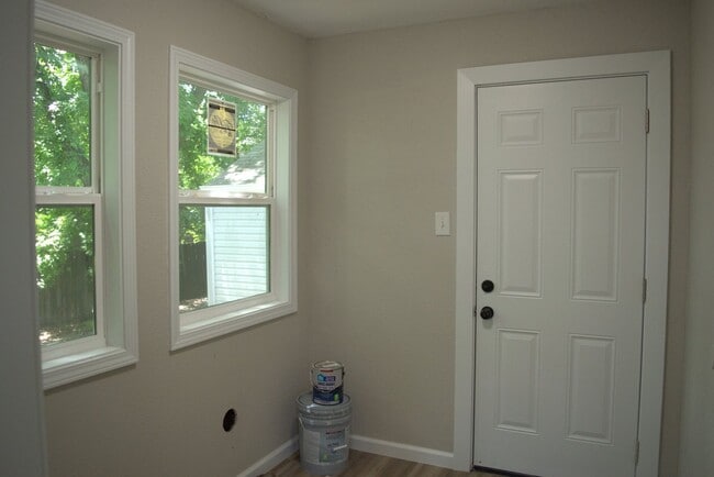 Building Photo - Great 2 Bed 1 Bath House!