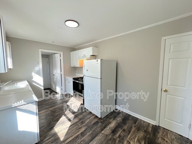 Building Photo - 1529 Newcastle St