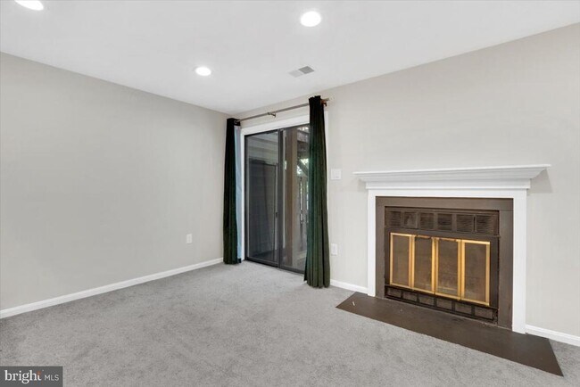 Building Photo - 8605 Western Oak Dr