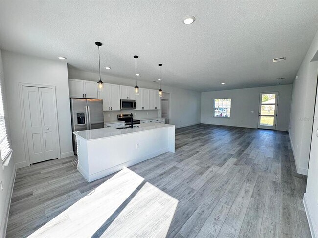 Building Photo - 482 Marion Oaks Manor