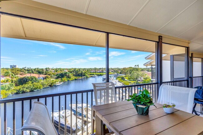 Building Photo - 16910 W Bay Dr