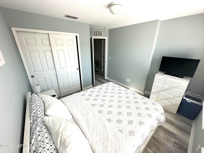 Building Photo - 7041 Beauhaven Ct