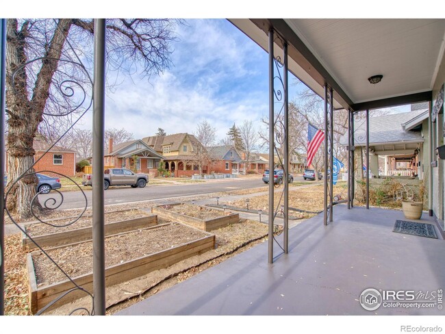 Building Photo - Welcome Home to this charming Was h Park home