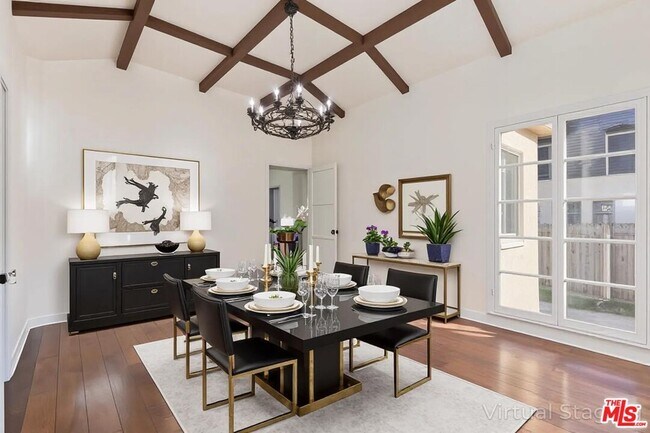 Building Photo - 144 S La Peer Dr