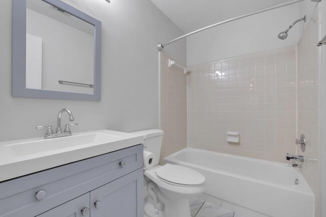 Building Photo - 2424 Ian Dr