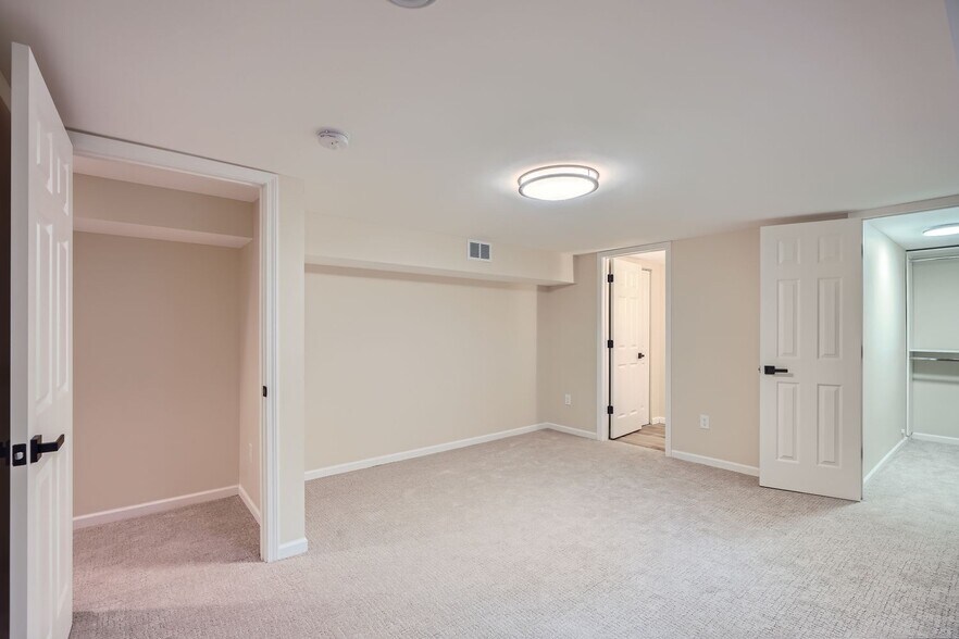 Building Photo - 5633 Saint Croix Ave N