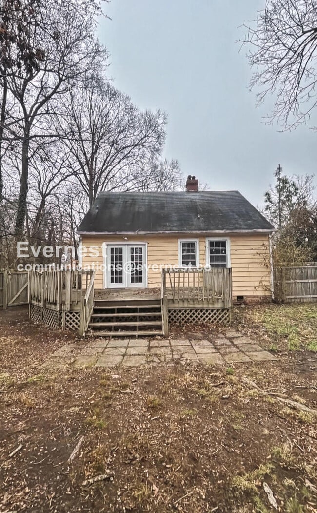 Building Photo - 3 Bed, 1 Bath Home with Fenced Yard / Pet-Friendly / Coming Soon!