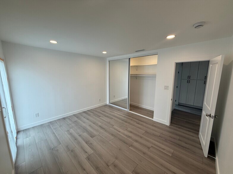 Building Photo - 11614 Riverside Dr