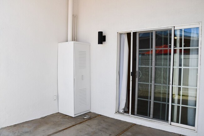 Building Photo - Parker (388) North