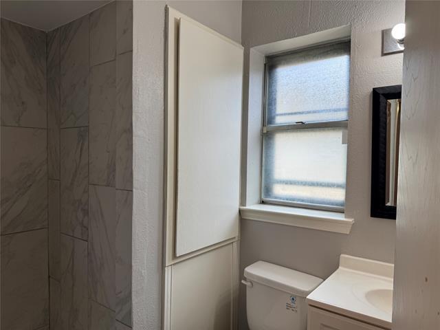 Building Photo - 10422 Castlerock Dr