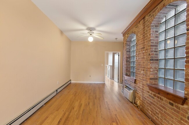 Building Photo - 809 Washington St