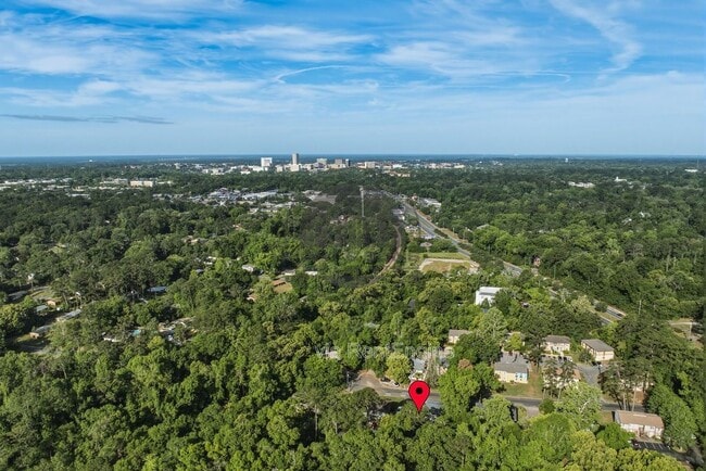 Building Photo - 713 Pointe Ct