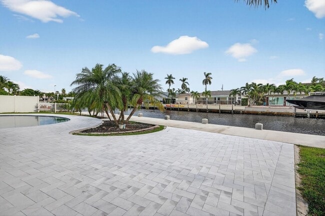 Building Photo - 2720 NE 59th St