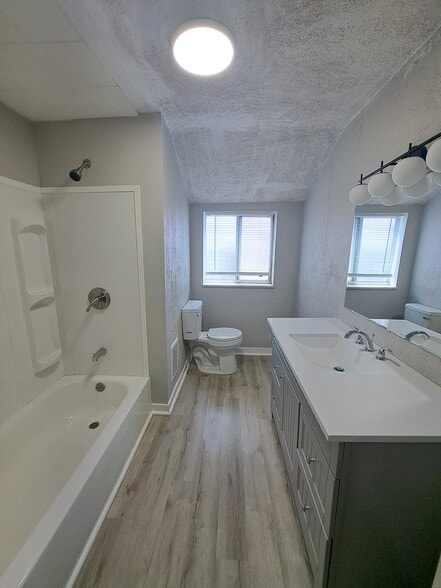 Building Photo - 205 Dengler St