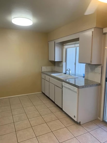 Building Photo - 10620 W Coggins Dr