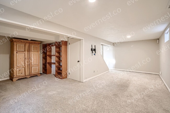 Building Photo - 10427 Holland Pl