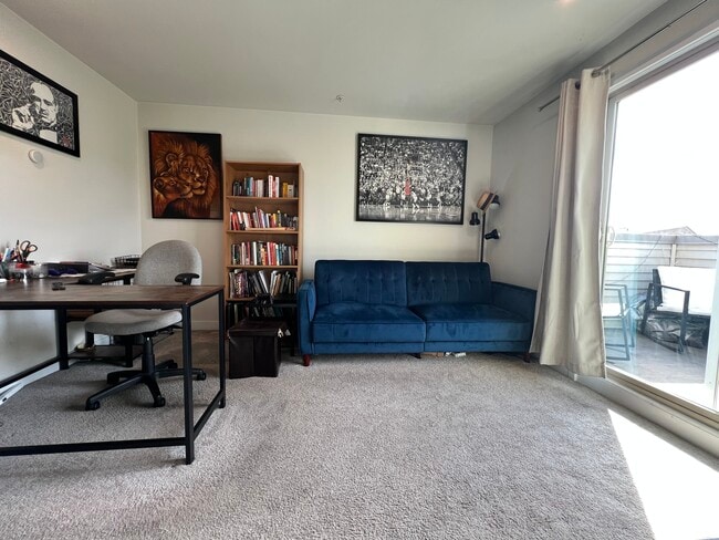 Building Photo - 214 S Newkirk St