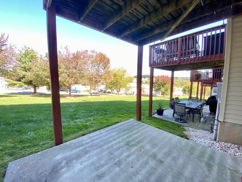 Building Photo - 2703 Equestrian Dr