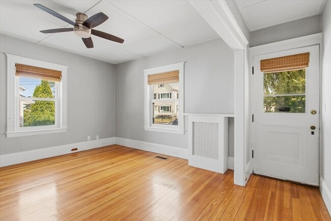 Building Photo - 454 Quarry St