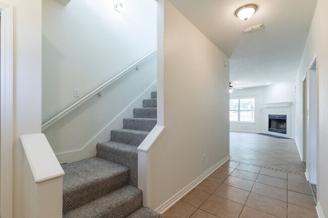 Building Photo - 3310 Silver Oaks Dr