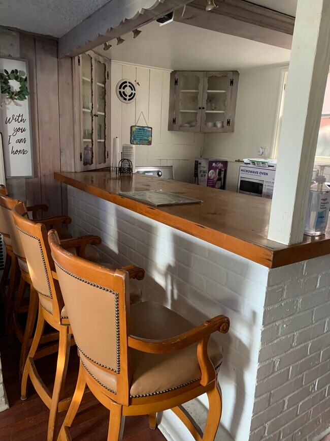 Eat-in kitchen - 306 17th St