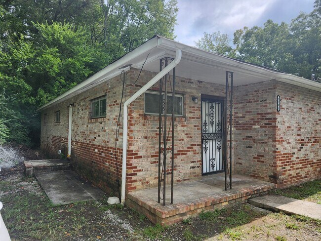 Building Photo - 2201-2203 Gilbert St