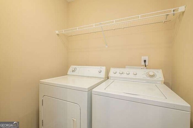 Building Photo - 9576 Rushmore Cir