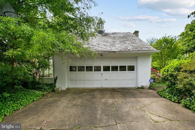 Building Photo - 5113 N Charles St