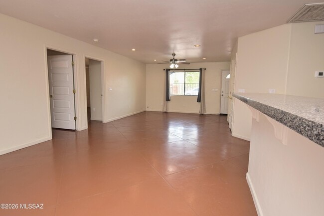 Building Photo - 203 S Cherry Ave
