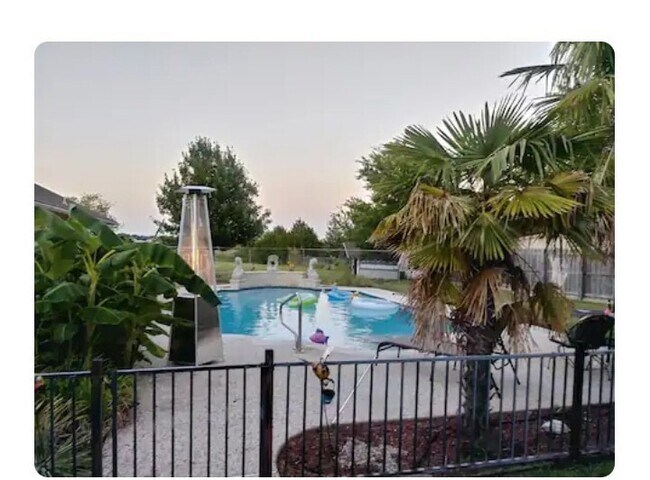 Building Photo - 3005 Larkin Ln