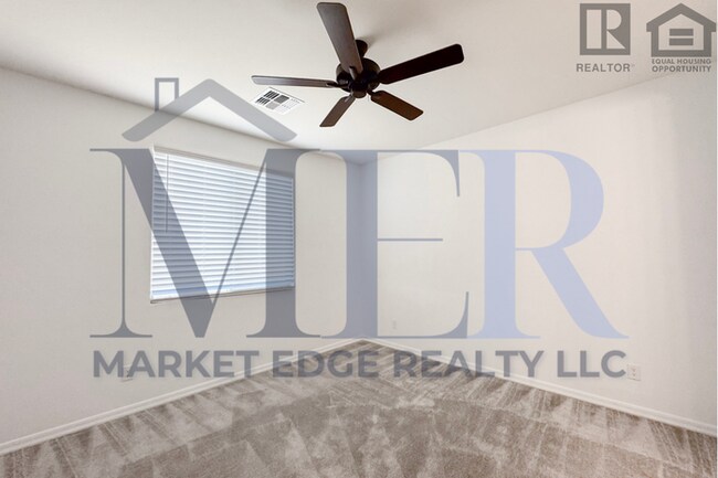 Building Photo - 3Bed/2Bath Home w/3 Car Gar in Casa Grande...