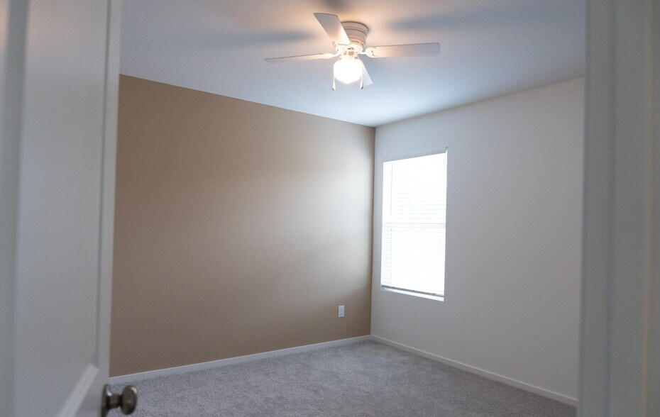 Building Photo - 3018 Mallorca Dr