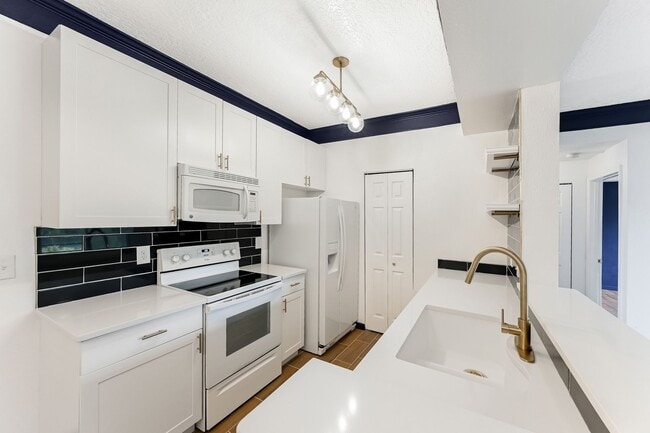 Building Photo - 11520 Villa Grand
