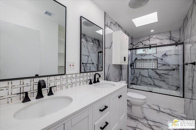 Building Photo - 372 E Molino Rd